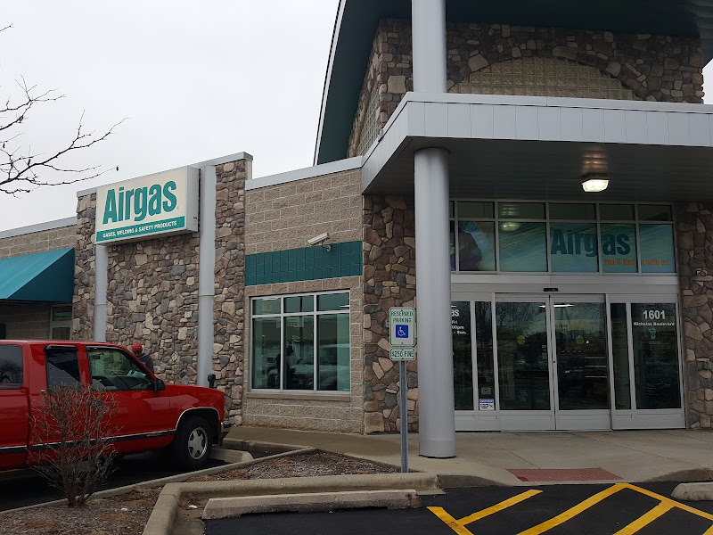 Airgas Store storefront in Elk Grove Village, TX