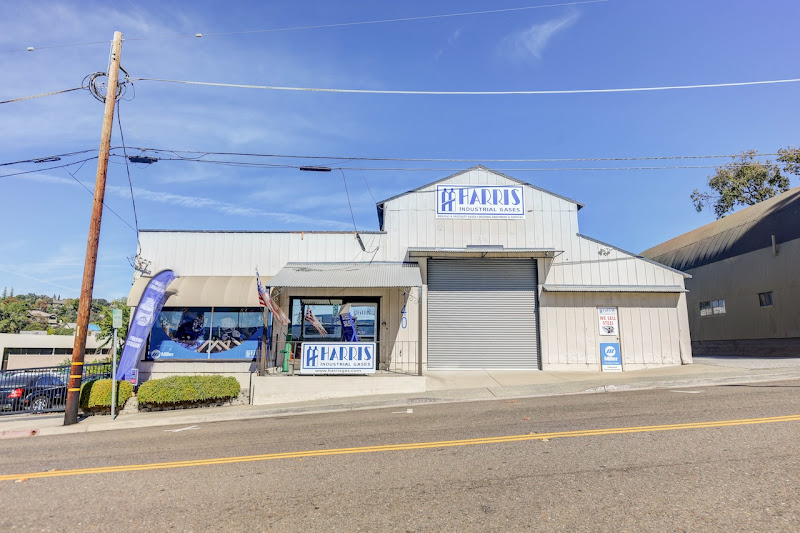 Harris Industrial Gases/ Auburn Iron Works storefront in Auburn, TX
