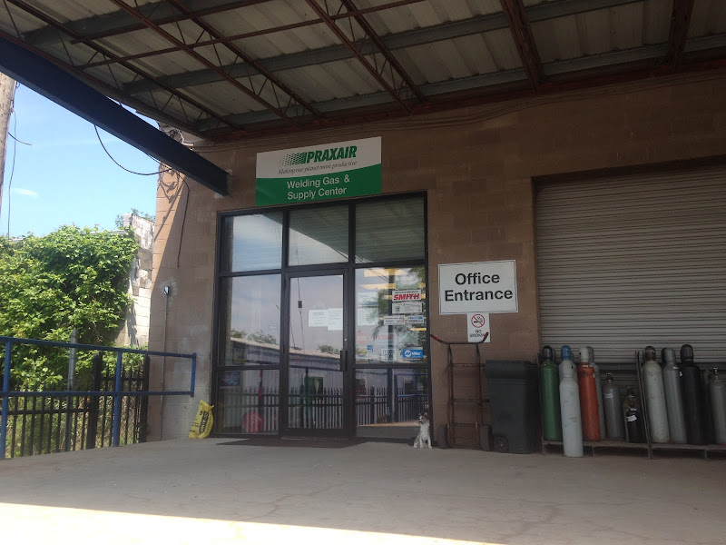 Linde Welding Gas & Equipment Center storefront in Baltimore, TX