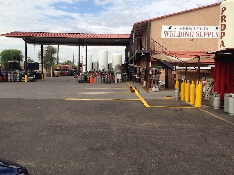 Vern Lewis Welding Supply storefront in Avondale, TX